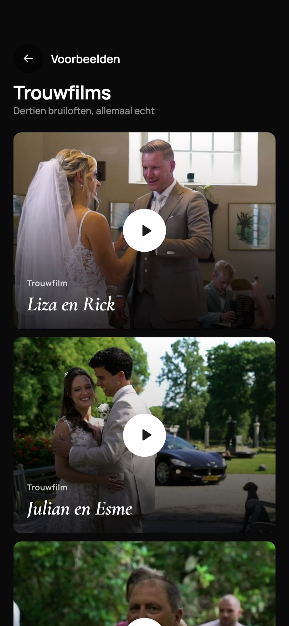 Scherm Voorbeelden met trouwfilms die in de app afspelen