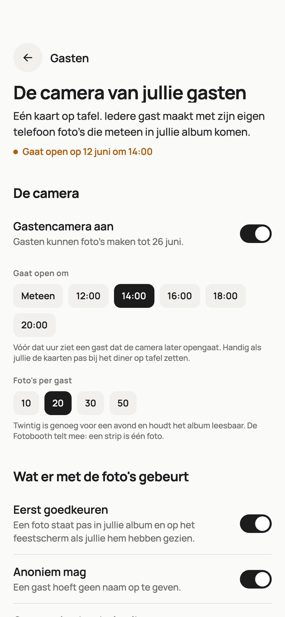 Voorbeeldscherm: instellingen van de gastencamera met openingstijd, foto's per gast en eerst goedkeuren